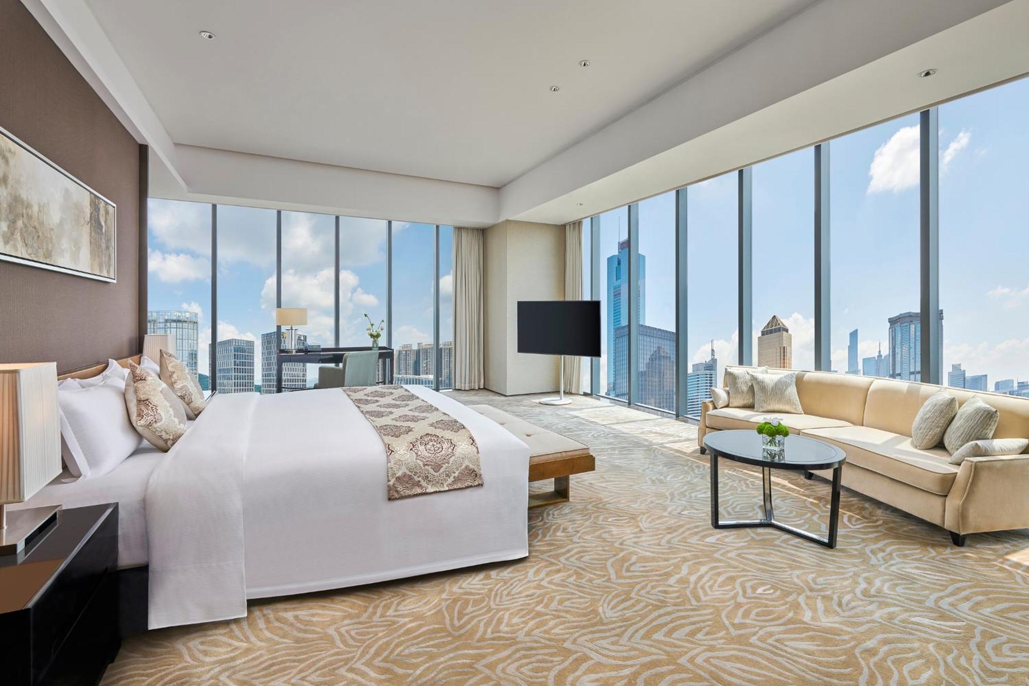 Hilton Guangzhou Tianhe - Free Shuttle Bus And Registration Counter Available During Canton Fair Period Bagian luar foto A suite at the hotel