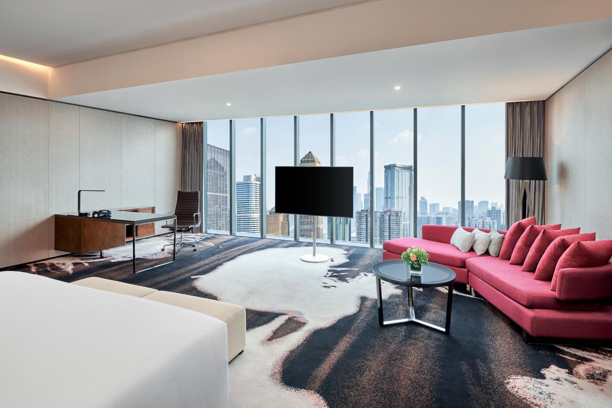 Hilton Guangzhou Tianhe - Free Shuttle Bus And Registration Counter Available During Canton Fair Period Bagian luar foto A suite at the hotel