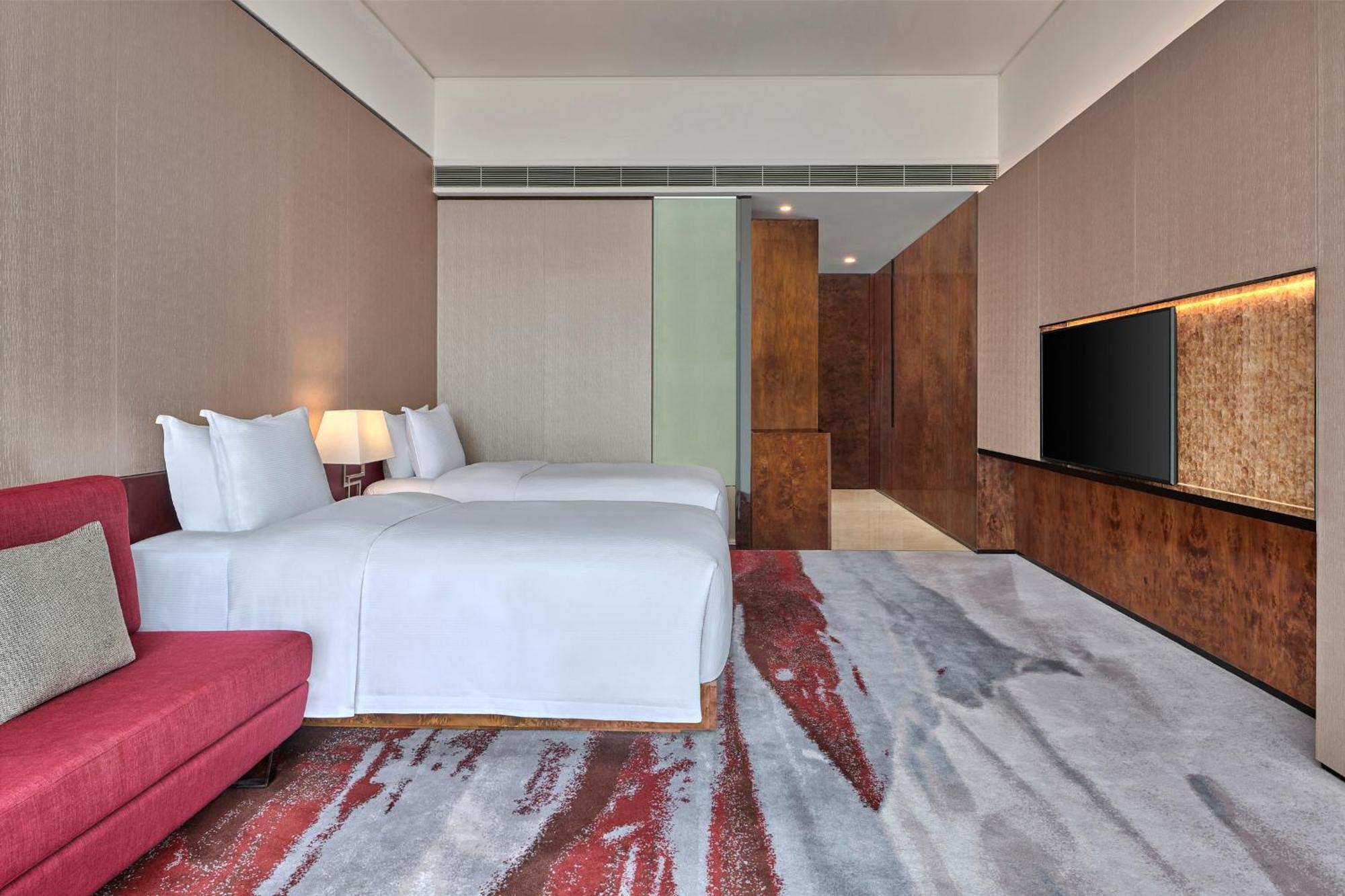 Hilton Guangzhou Tianhe - Free Shuttle Bus And Registration Counter Available During Canton Fair Period Bagian luar foto Deluxe Room