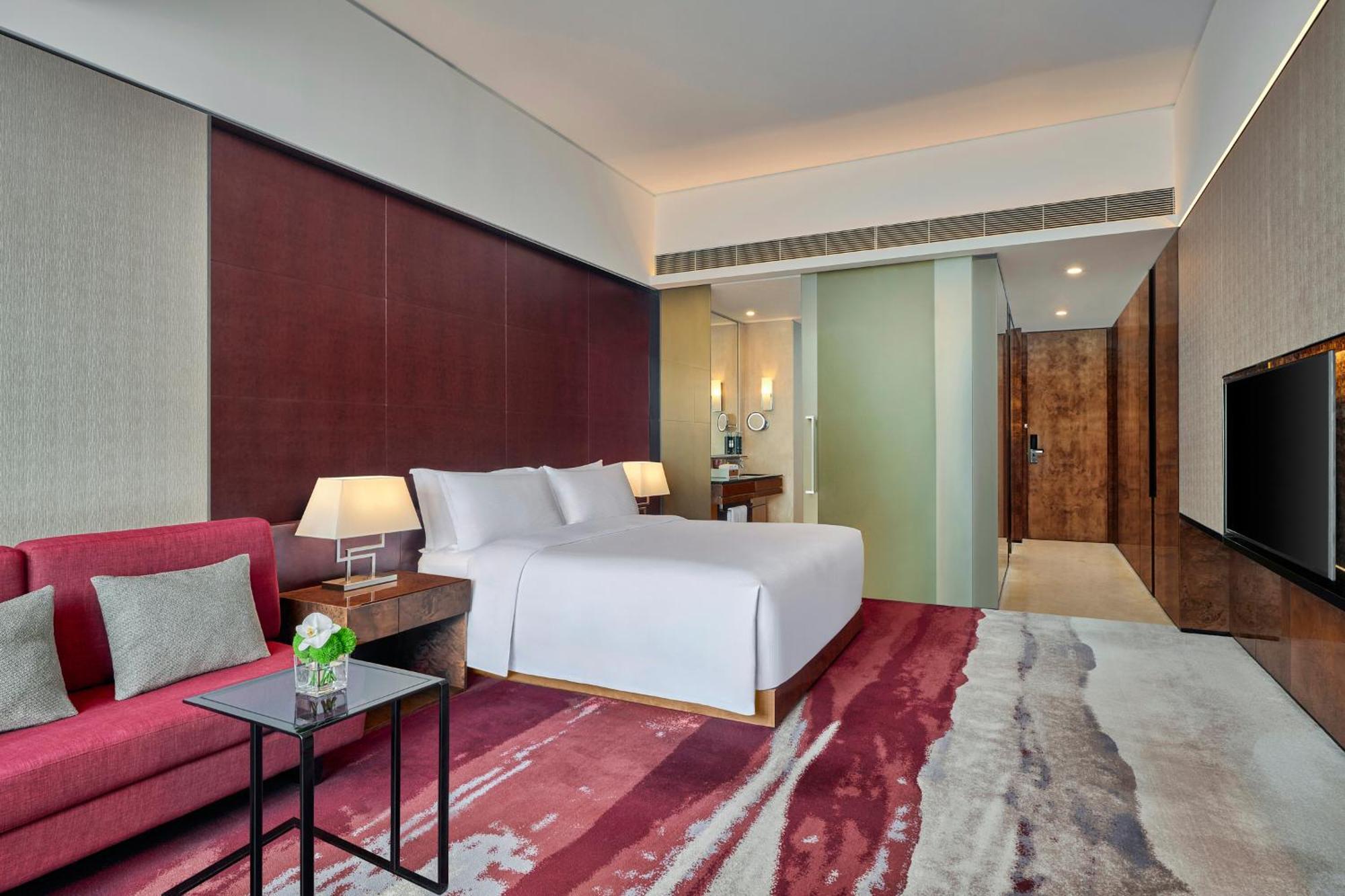 Hilton Guangzhou Tianhe - Free Shuttle Bus And Registration Counter Available During Canton Fair Period Bagian luar foto Deluxe Room