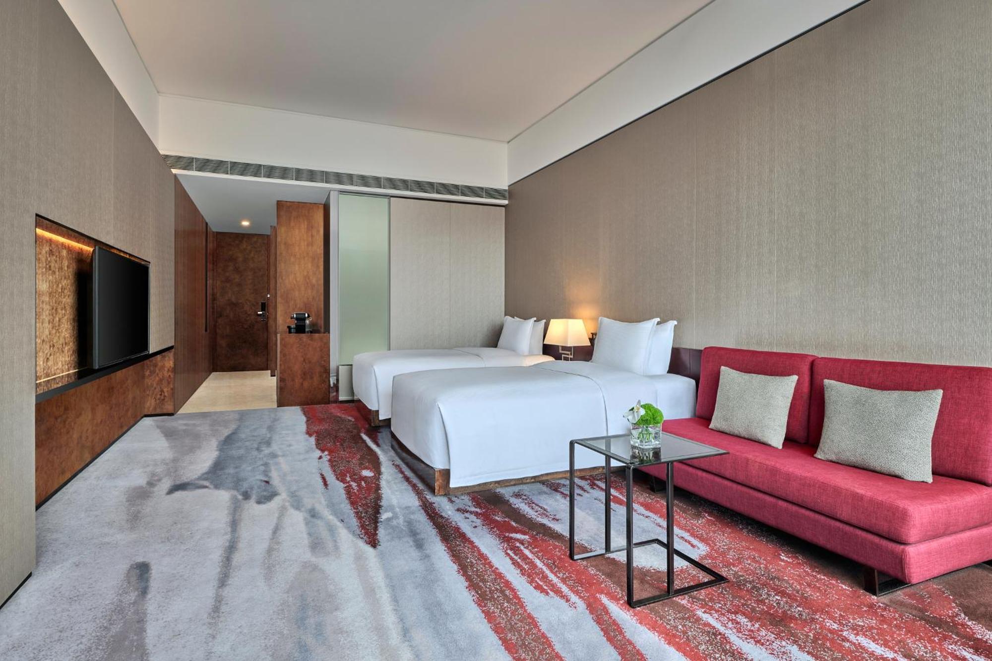 Hilton Guangzhou Tianhe - Free Shuttle Bus And Registration Counter Available During Canton Fair Period Bagian luar foto Deluxe Room