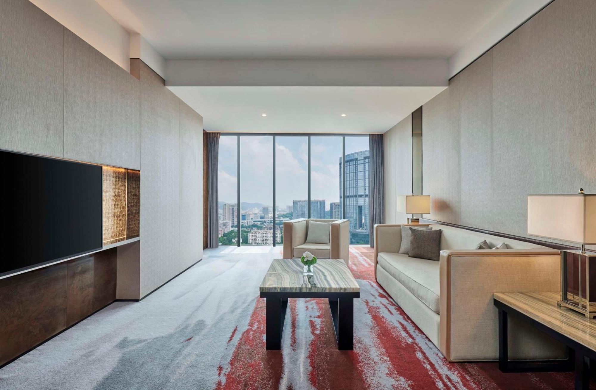 Hilton Guangzhou Tianhe - Free Shuttle Bus And Registration Counter Available During Canton Fair Period Bagian luar foto A suite at the hotel